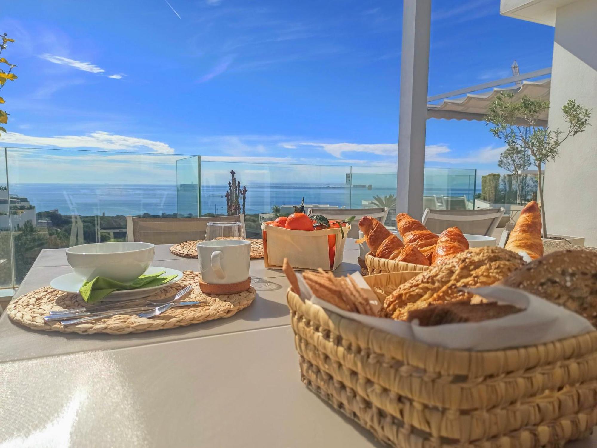 Exclusive Penthouse In Cabopino With Stunning Sea Views - By Reyna Novillo Apartment *
