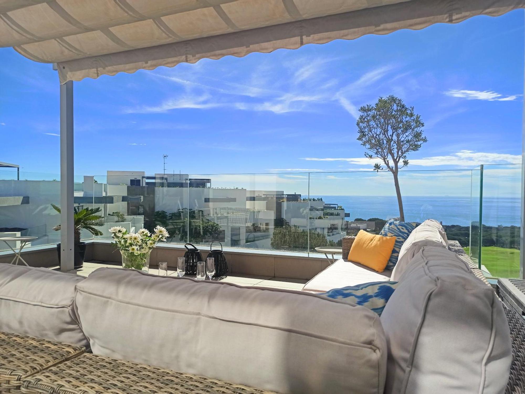 Exclusive Penthouse In Cabopino With Stunning Sea Views - By Reyna Novillo Apartment Marbella